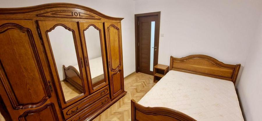 Apartament cu 3 camere decomandat, mobilat în Eremia