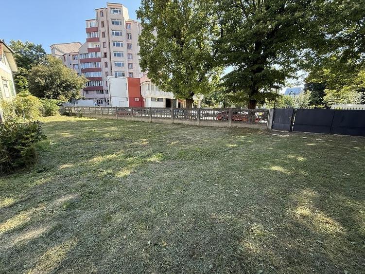 Casă cu 3 camere cu Teren 1000 Mp în Central