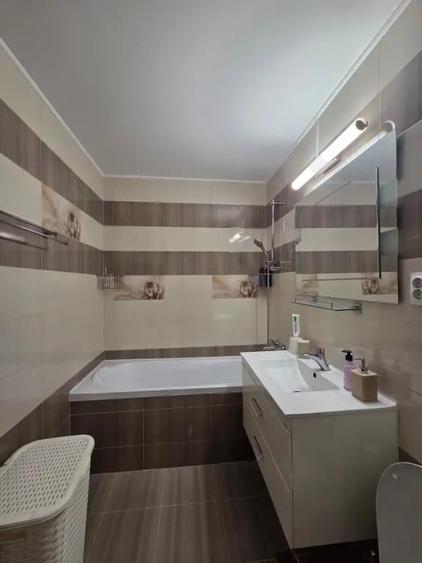 Apartament cu 3 camere decomandat în 1 Mai
