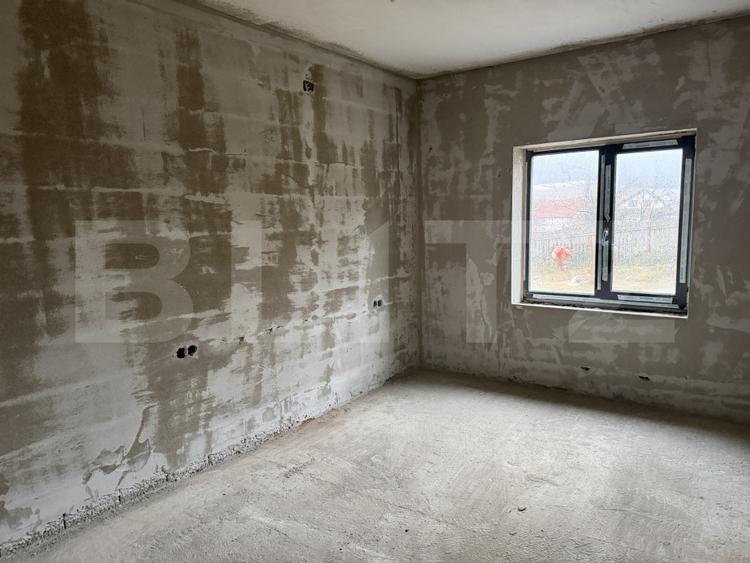 Apartament cu 4 camere decomandat în Exterior Sud