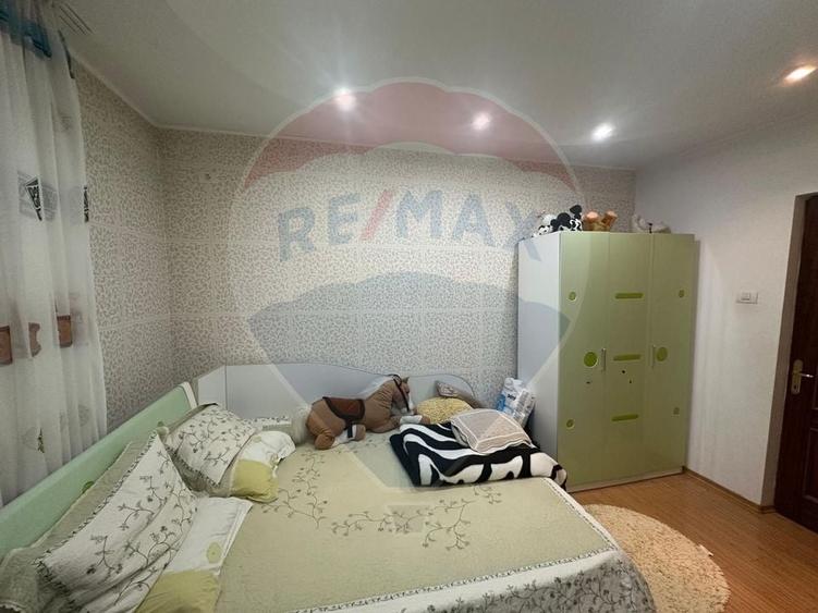 Casă individuală cu 6 camere cu Teren 1200 Mp în Afumați