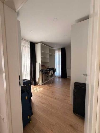 Apartament cu 3 camere semidecomandat în Crângași