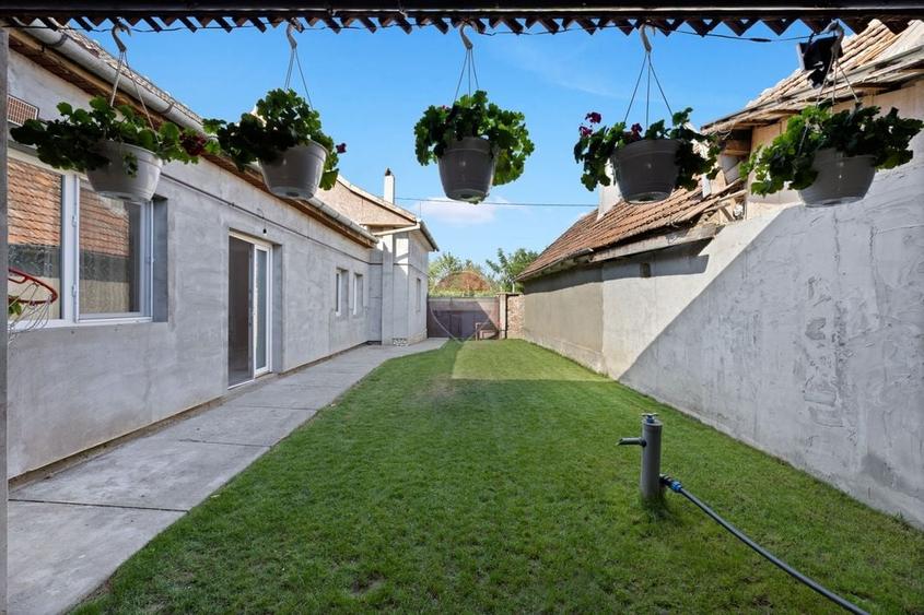 Casă individuală cu 4 camere cu Teren 550 Mp în Central