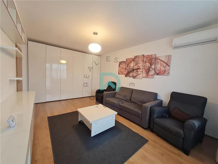 Apartament cu 2 camere decomandat, mobilat în Tractorul