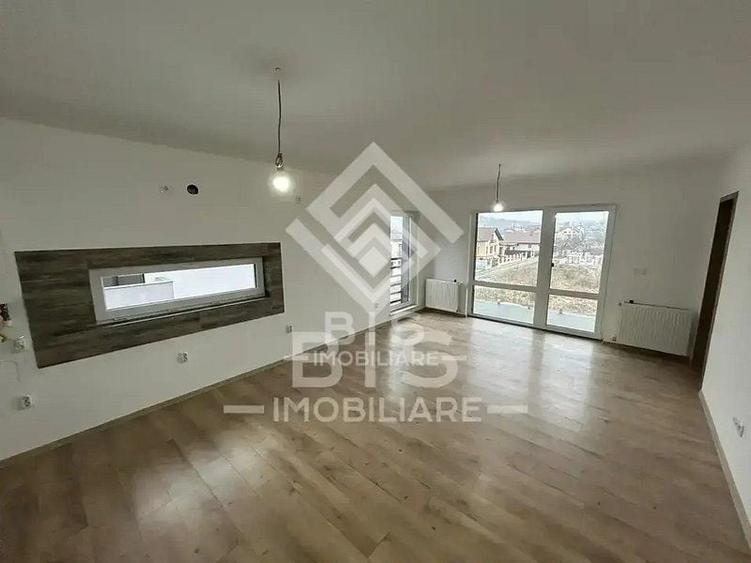 Apartament cu 3 camere semidecomandat în Vest