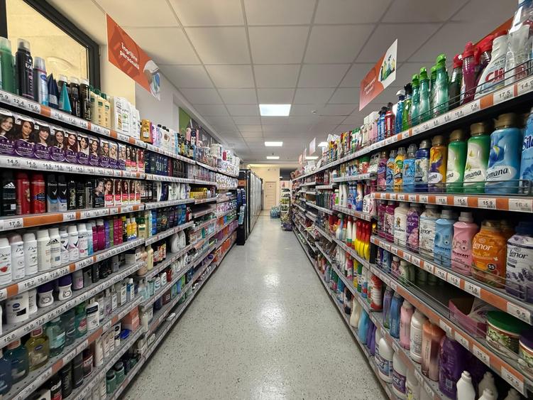 Spațiu comercial, de 204.30000305176 mp, în Far