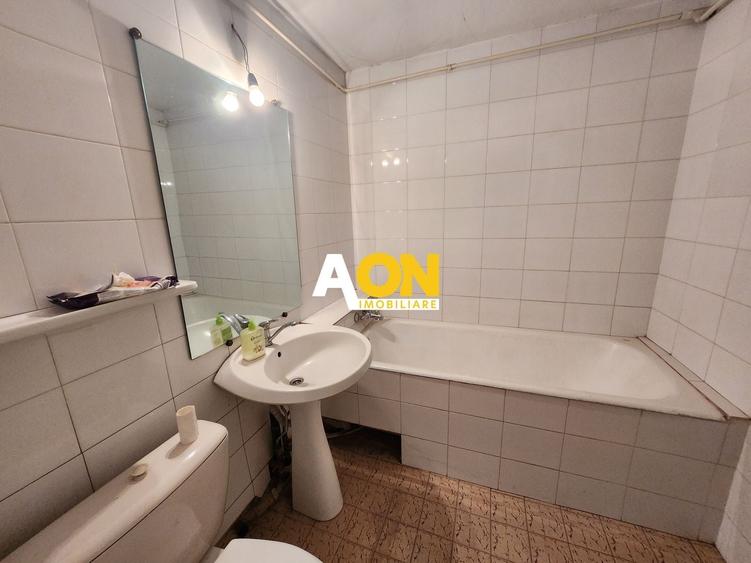 Apartament cu 3 camere decomandat în Cetate
