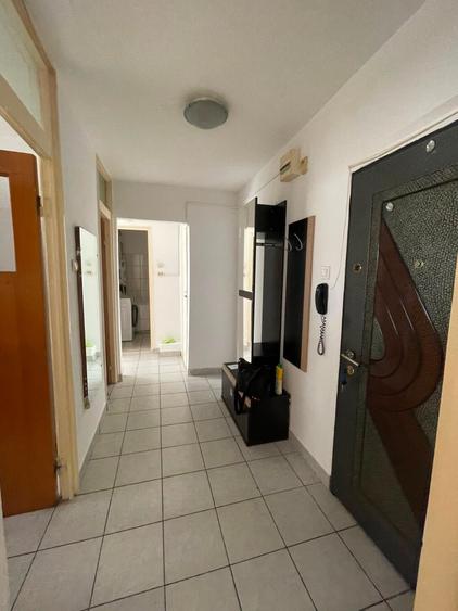 Apartament cu 2 camere decomandat în Titan