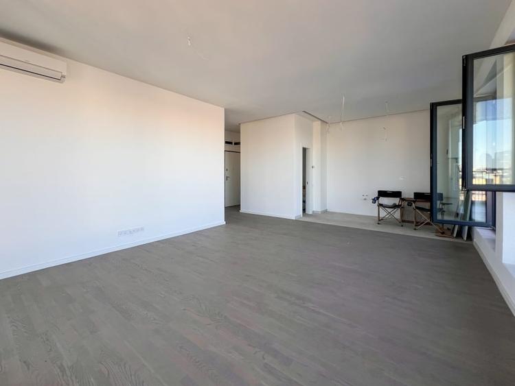 Penthouse cu 2 camere decomandat în Timpuri Noi