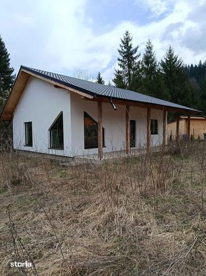 Casă cu 2 camere cu Teren 71 Mp în Piatra Șoimului