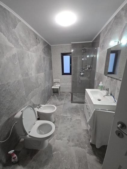 Casă individuală cu 5 camere cu Canalizare în Copou