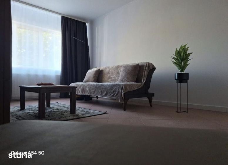 Apartament cu 2 camere decomandat în Calarași 4