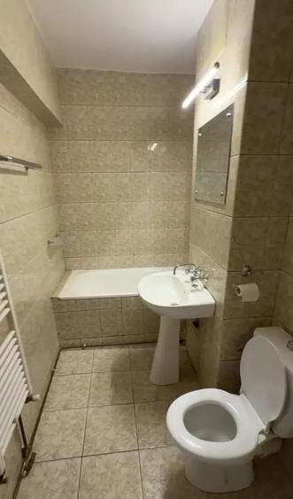 Apartament cu 3 camere decomandat, mobilat în Nicolina