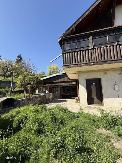 Casă cu 4 camere cu Teren 1584 Mp în Central
