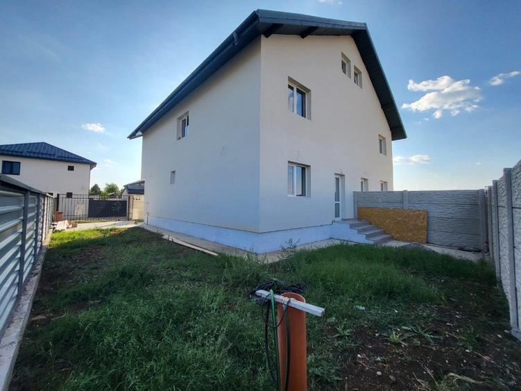 Duplex spatios cu 4 camere si mansarda cu placa de beton,gata de mutat - 1
