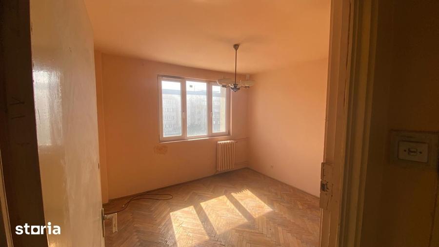Apartament cu 2 camere semidecomandat în Vatra Luminoasă