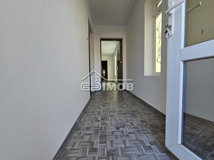 Casă cu 2 camere cu Canalizare în Central