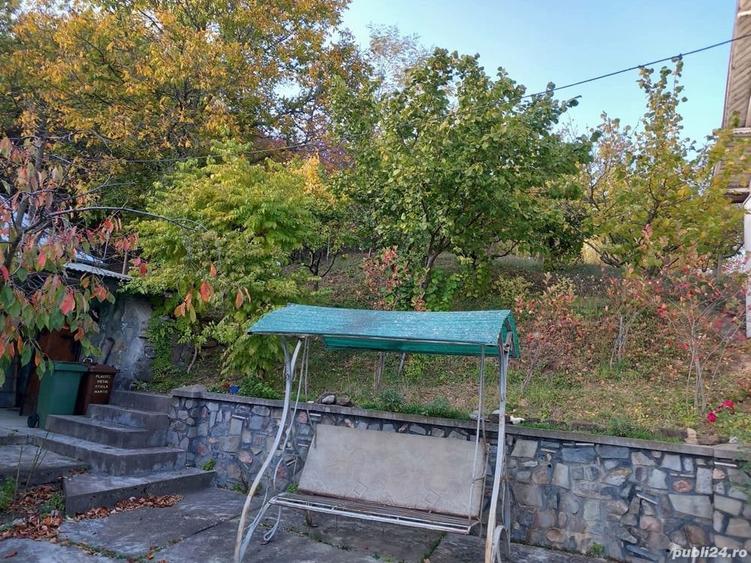 Casă cu 7 camere cu Teren 2200 Mp în Cerașu