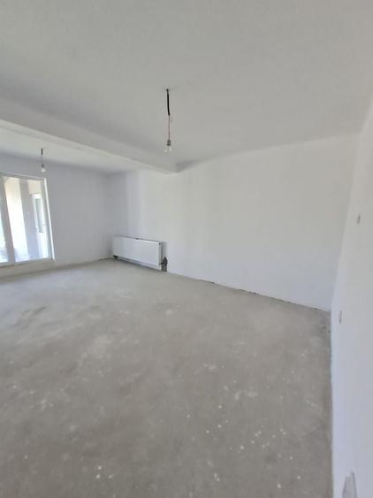 Duplex cu 4 camere cu Canalizare în Parța
