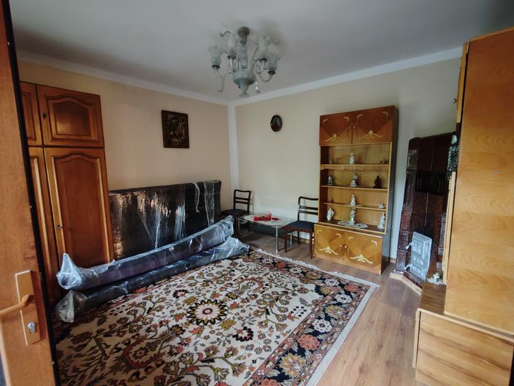 Casă individuală cu 6 camere cu Teren 900 Mp în Șercăița