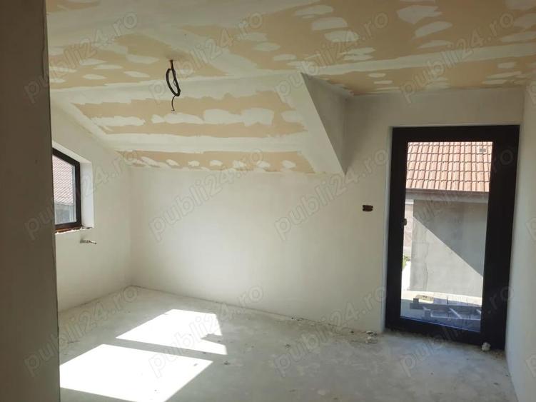 Casă cu Teren 300 Mp în Sânmartin
