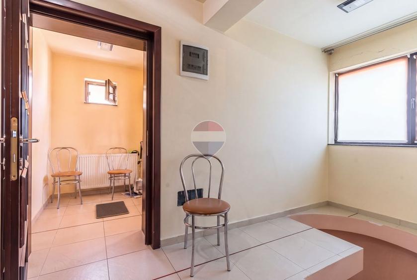 Casă individuală cu 7 camere cu Teren 1371 Mp în Nord-Est