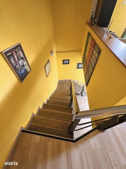 Casă cu 6 camere cu Teren 441 Mp în Piața Centrală
