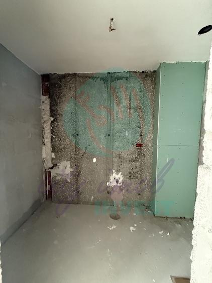 Apartament cu 3 camere semidecomandat în Barbu Văcărescu