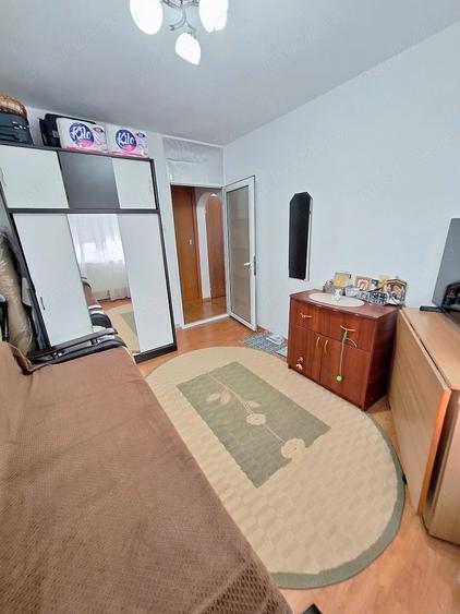 Apartament cu 3 camere decomandat în Piața Centrală