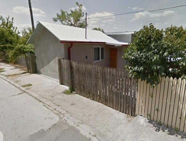 Inchiriez casa cu curte - 1