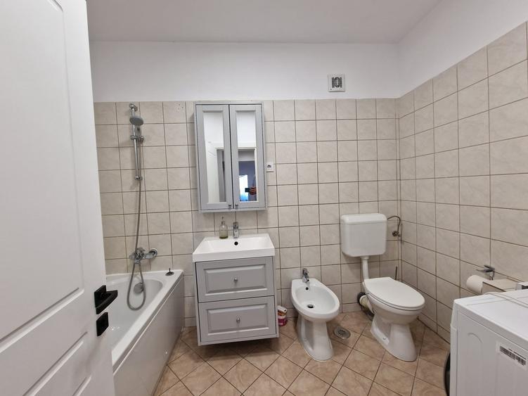 Apartament cu 3 camere decomandat, mobilat în Calea Călărașilor