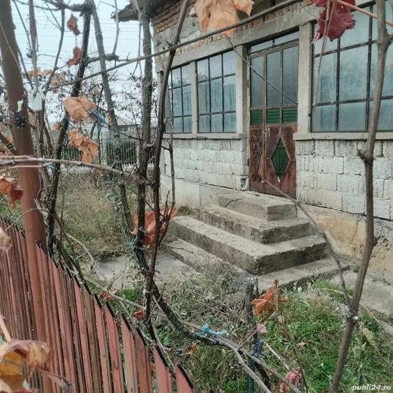 Casă cu 6 camere în Drăghicești