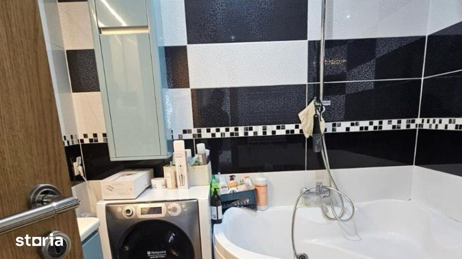 Apartament cu 4 camere decomandat în Central