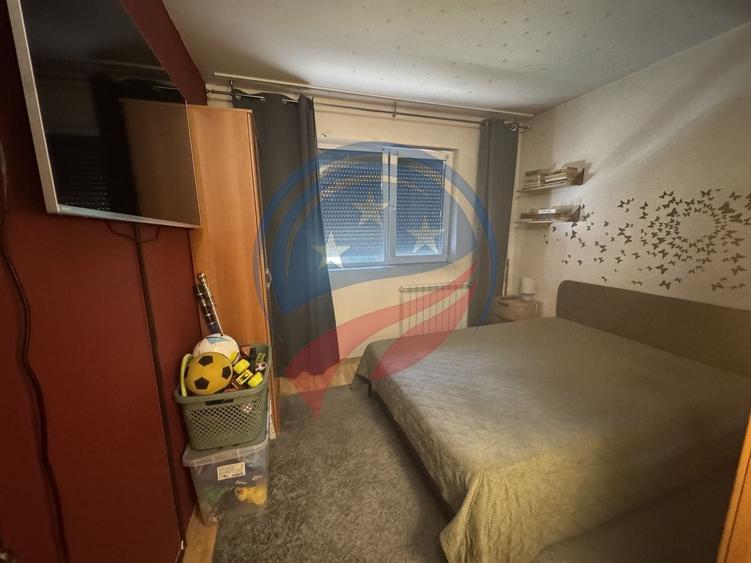 Apartament cu 2 camere semidecomandat, mobilat în Craiovița Nouă
