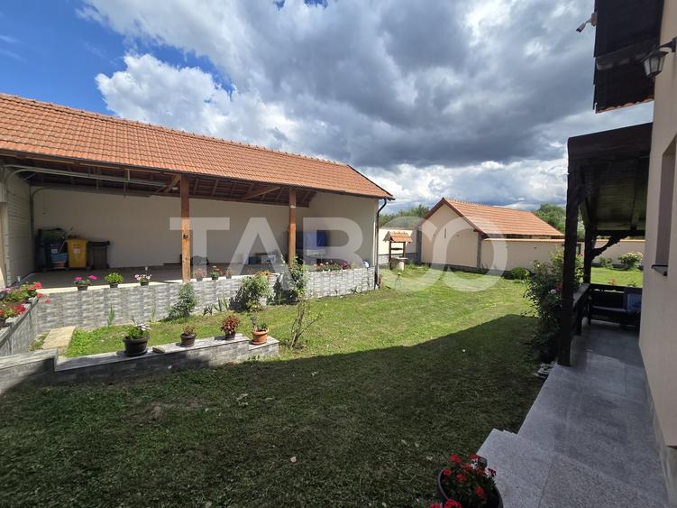 Casă individuală cu 3 camere cu Garaj în Colun