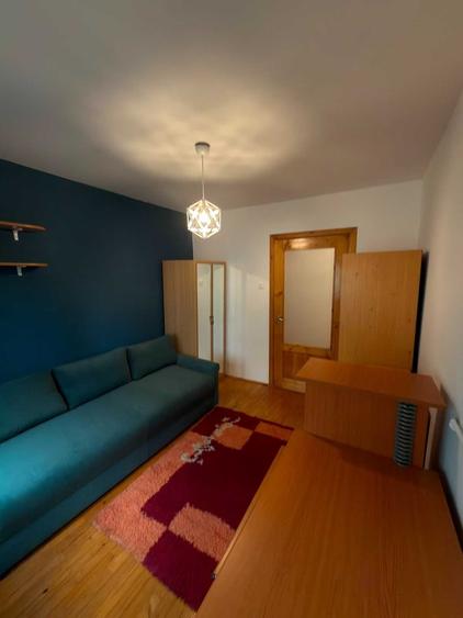 Apartament cu 4 camere semidecomandat în Hărmanului