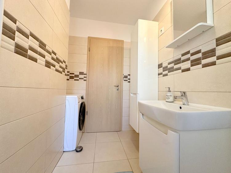 Apartament cu 3 camere decomandat, mobilat în Torontalului