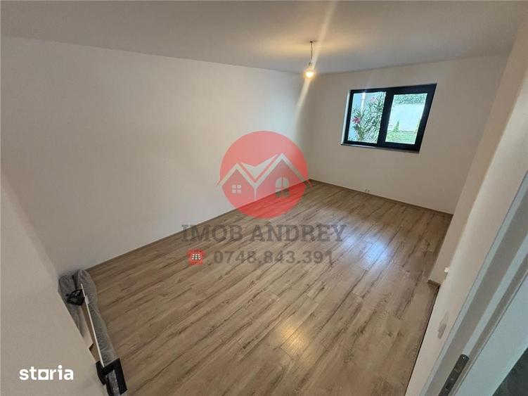 Casă cu 8 camere cu Teren 300 Mp în Central