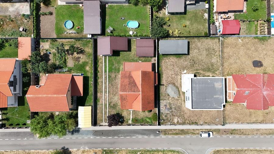 Casă individuală cu 7 camere cu Canalizare în Orțișoara