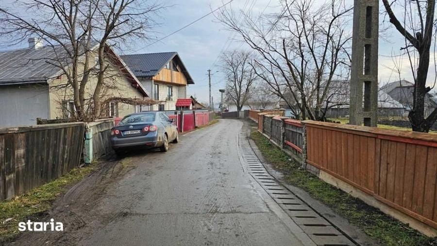 Teren de 3000 mp, în Stroiești