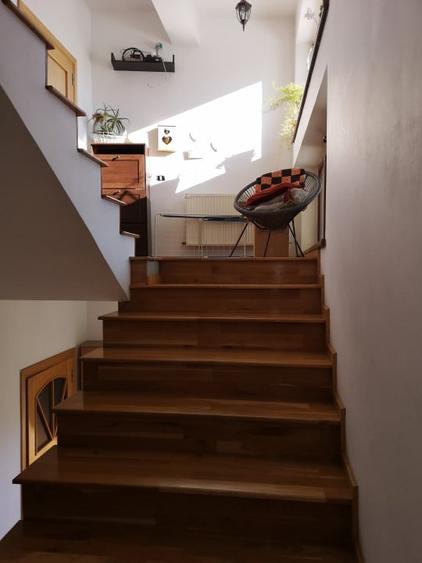 Casă individuală cu 7 camere cu Canalizare în Craiter
