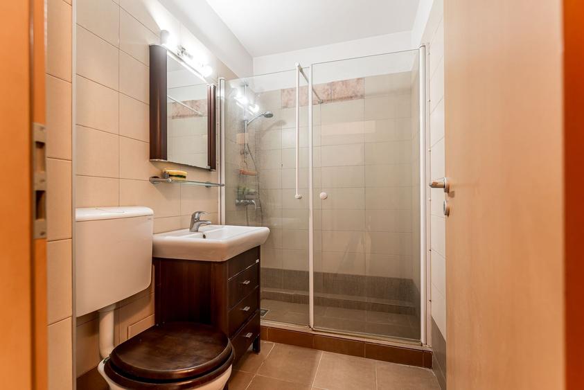 Apartament cu 2 camere semidecomandat, mobilat în Ultracentral
