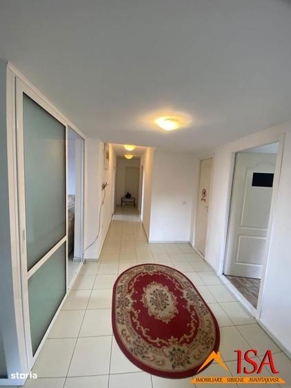 Apartament cu 3 camere decomandat, mobilat în Ștrand