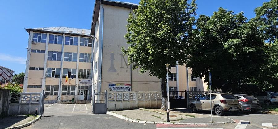 Apartament de 4 camere decomandate - Aleea Costinesti - 13