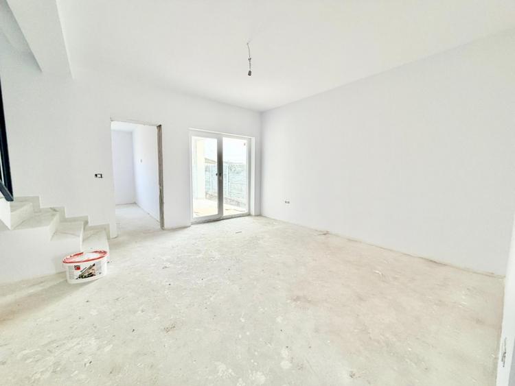Duplex cu 4 camere cu Canalizare în Moșnița Nouă