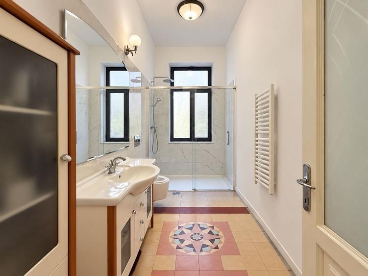 Apartament cu 3 camere decomandat, mobilat în Cișmigiu