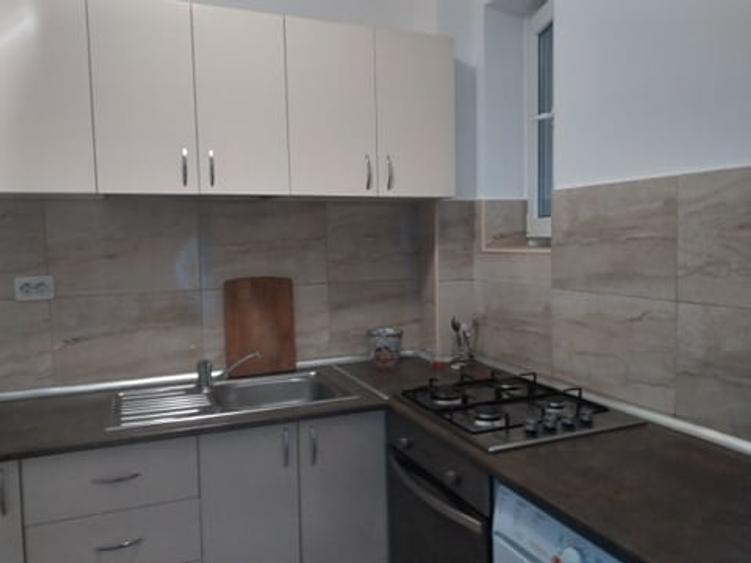 Apartament cu 3 camere semidecomandat în Sala Palatului