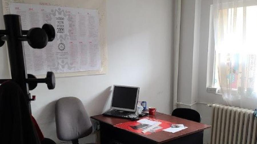 Apartament cu 3 camere semidecomandat în Sud