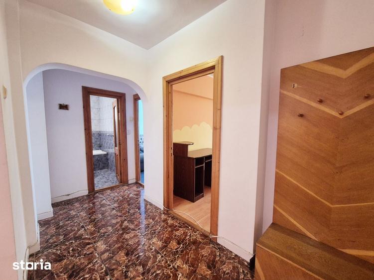 Apartament cu 3 camere decomandat în 1 Mai