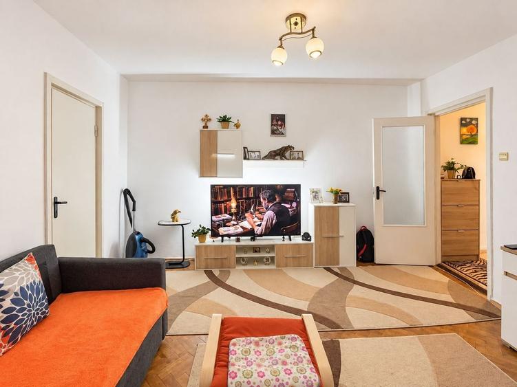 Apartament cu 2 camere semidecomandat, mobilat în Lipovei